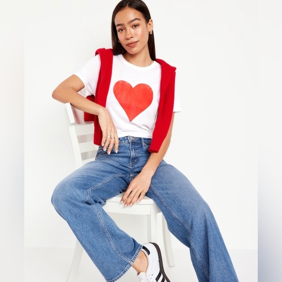 Heart T-shirt ON Every Wear Graphic Heart T-shirt Size XSP - Picture 4 of 5